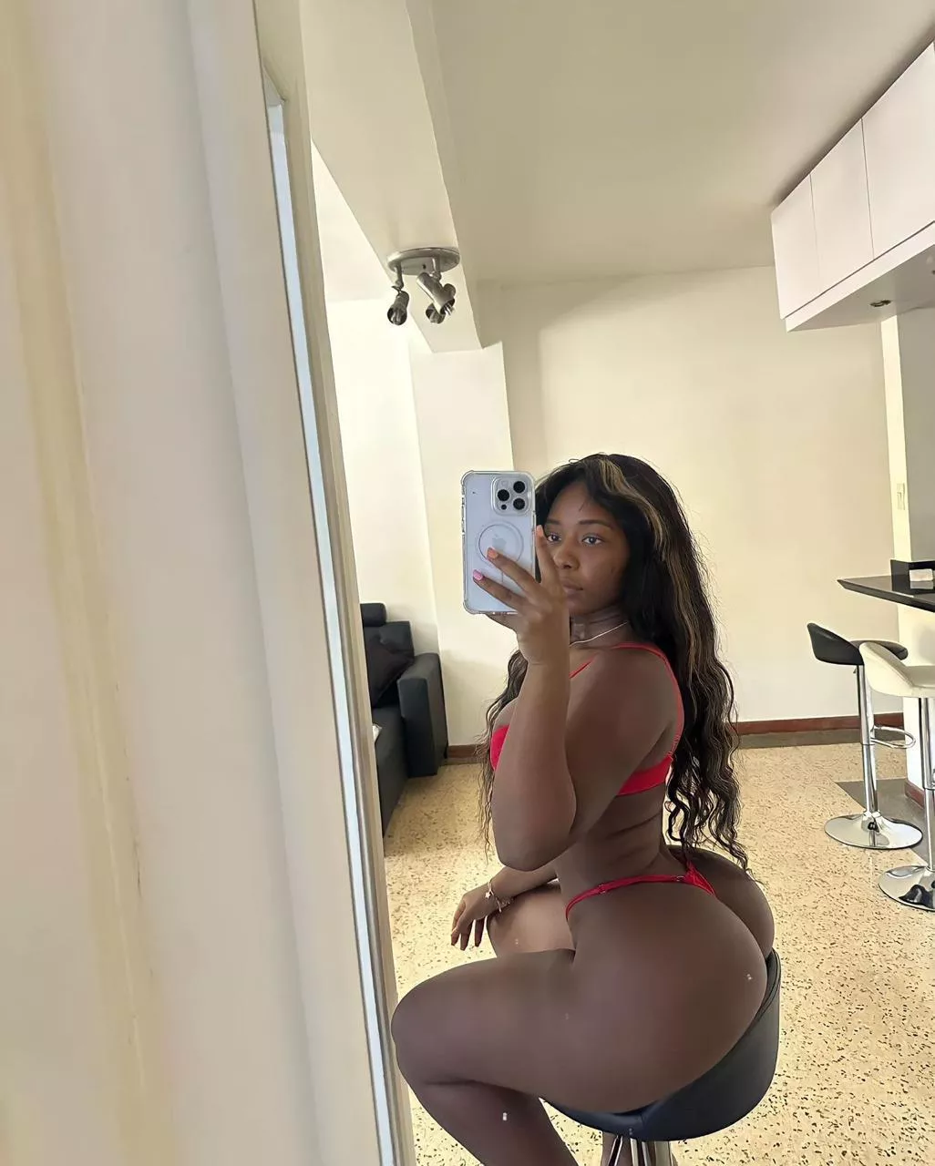 Come and smash me hard 🍆💦 add me snap : @julyssahowdy 👻