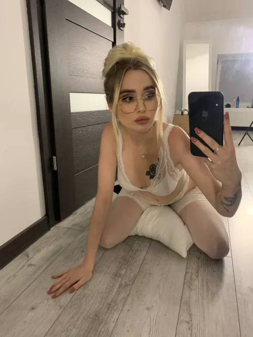 Do you like flexible girls?