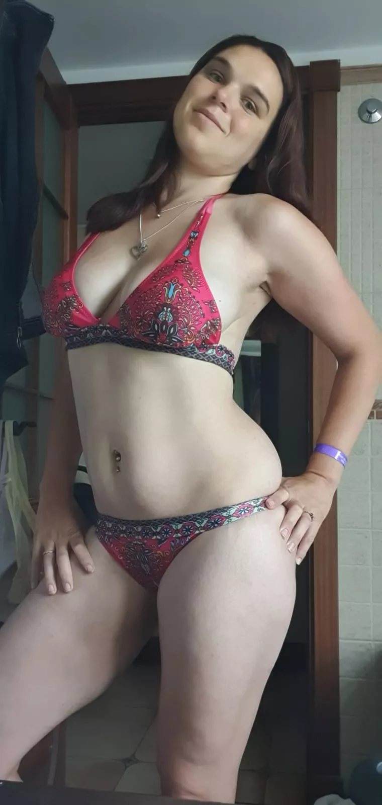 Do you like my friends swimsuit? I kinda stole it now lol