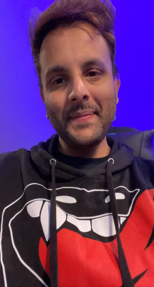 Does anyone want to watch an Aussie streamer on twitch?