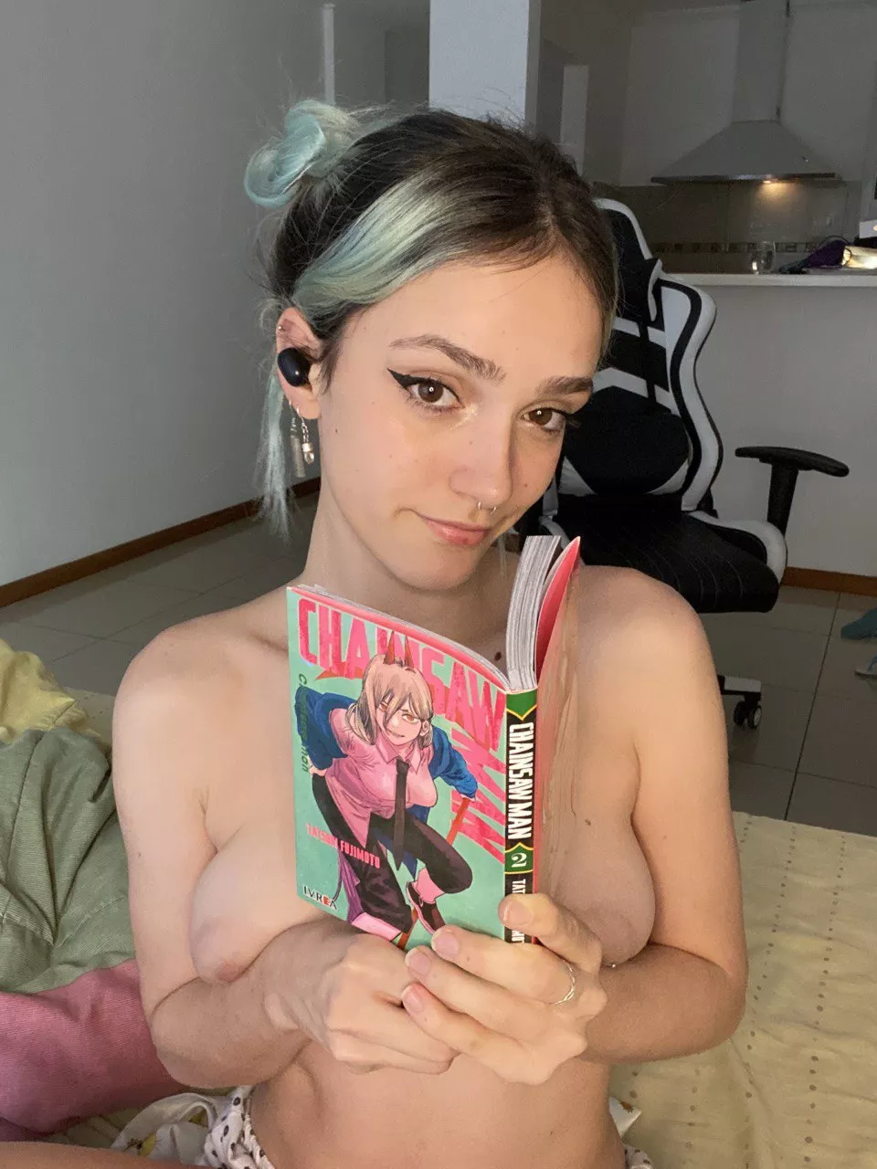 [F] just a nerdy girl doing her things. I would like to be accompanied