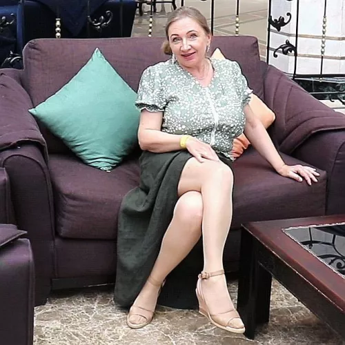 F57 with bra size 36F natural