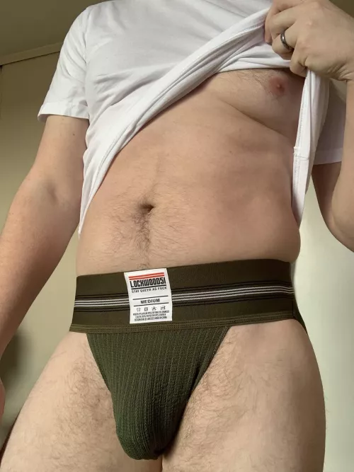 Feeling very sexy in my new jockstrap 😈