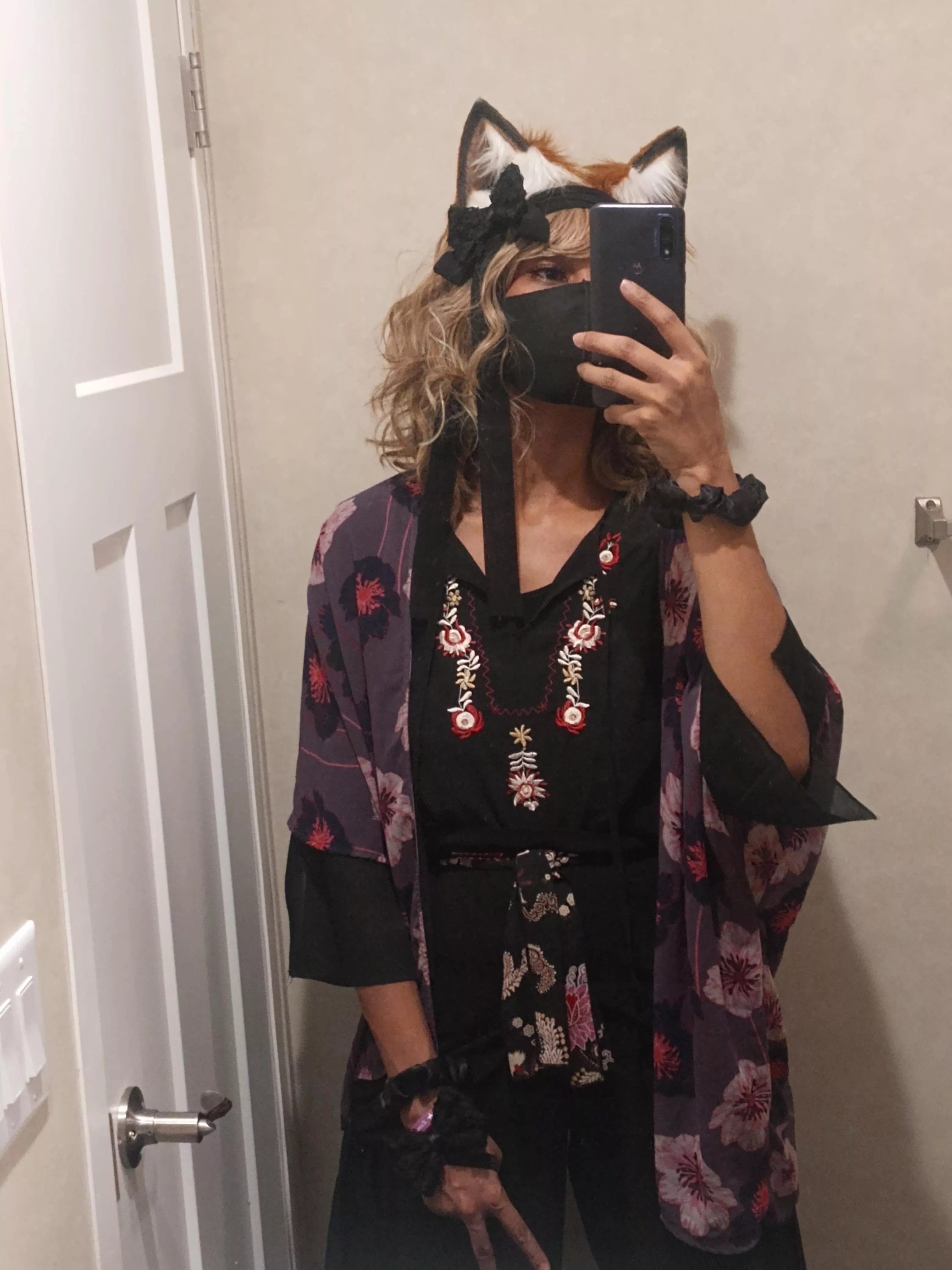 Felt uwu~ Might haunt a subway station~