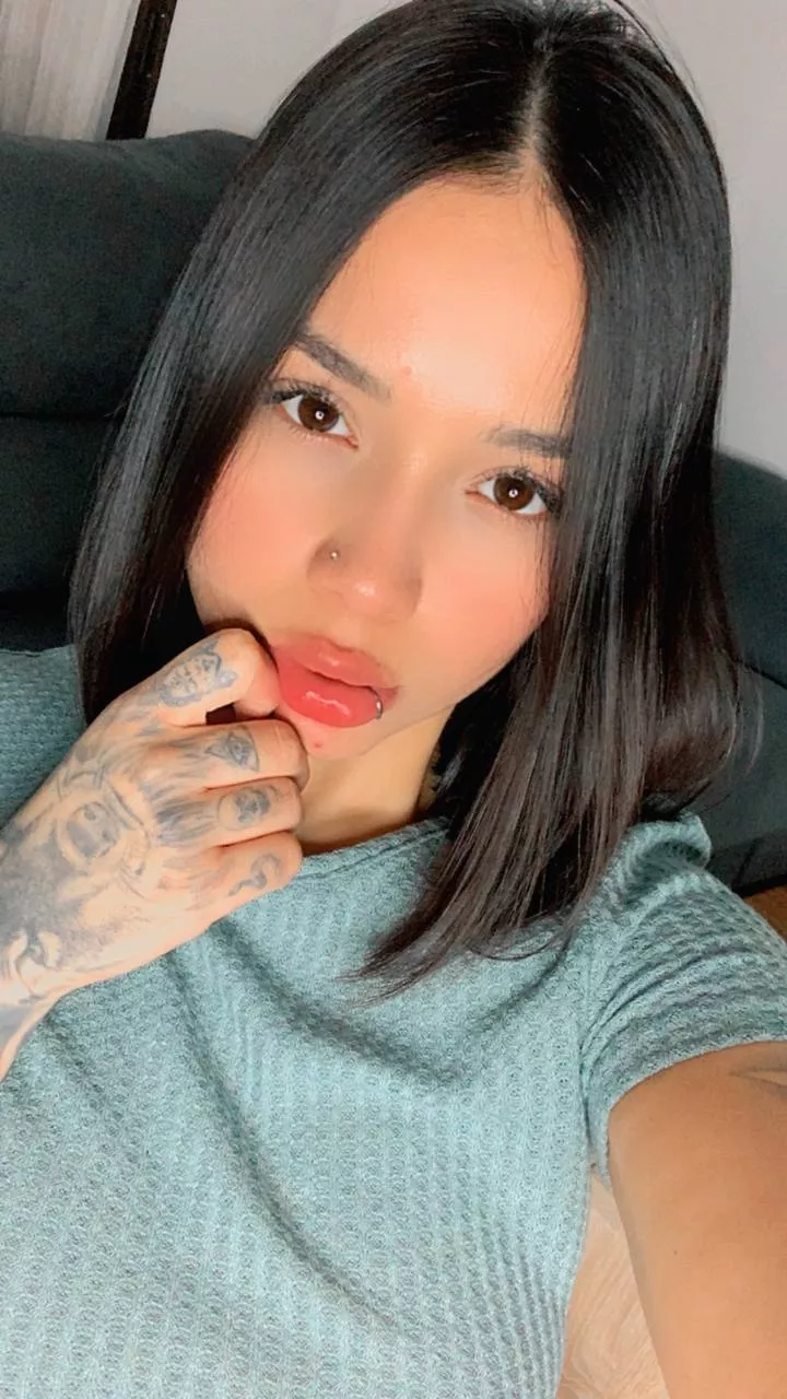 Fill my Face with your cum.