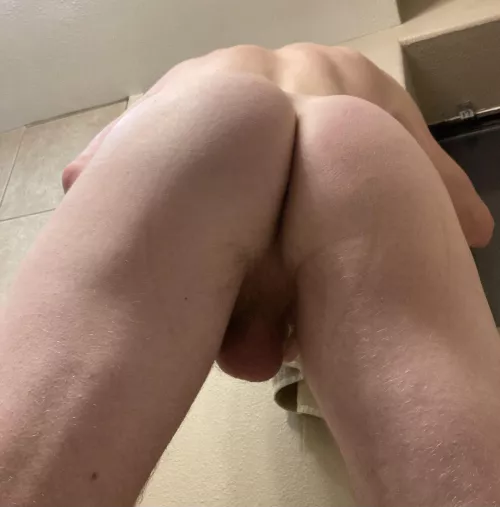 Good morning from my booty to you! DM me your thoughts on these cheeks of mine..