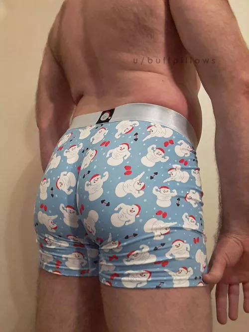 Happy holidays.. from my holly jolly butt 🎉