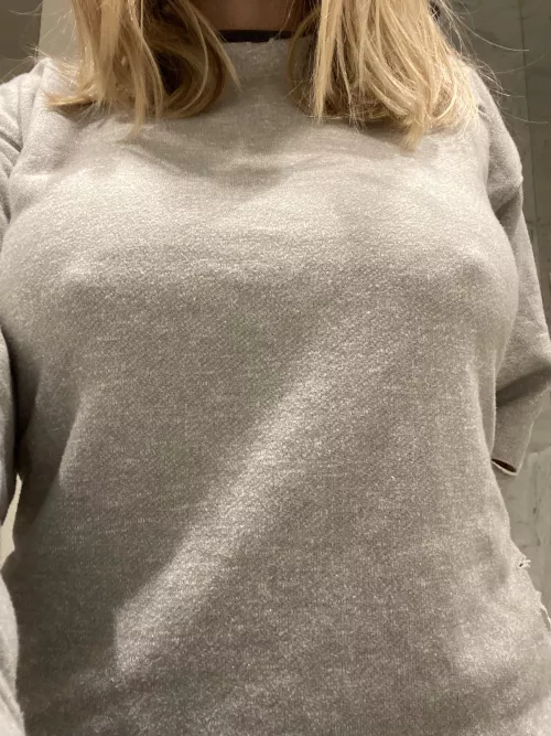 Hehe nipples cutting through two layers of shirts this morning 🤪