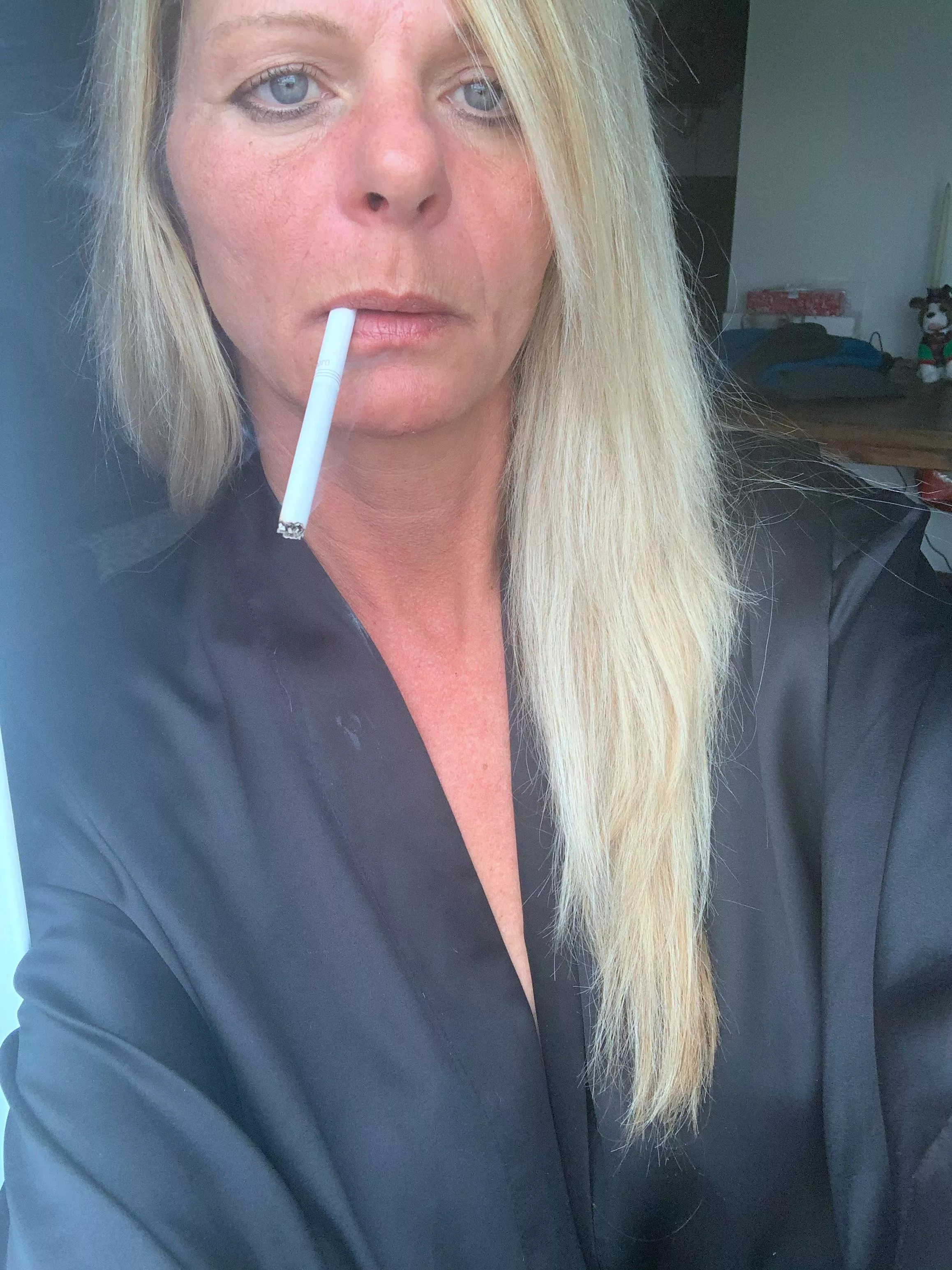 Here’s one in my little black robe as I wait for my lover to arrive 💋