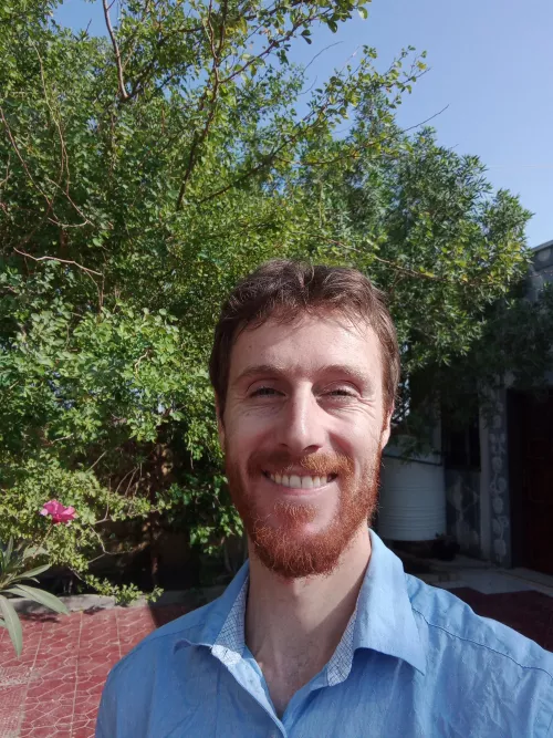 Hey! No gay bros where I live. Would love to meet a nice, cute guy to talk with.