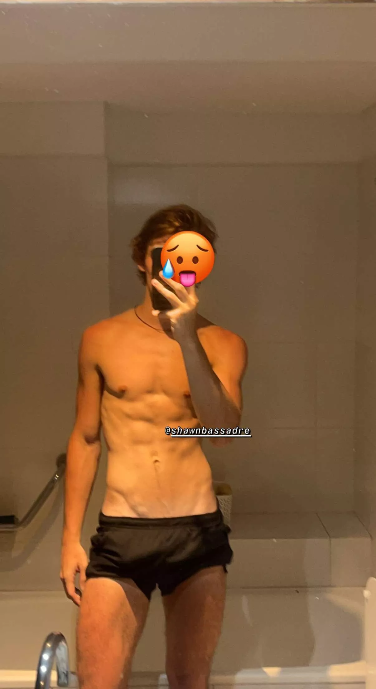 Hot and horny 💦 add: shawnbassadre