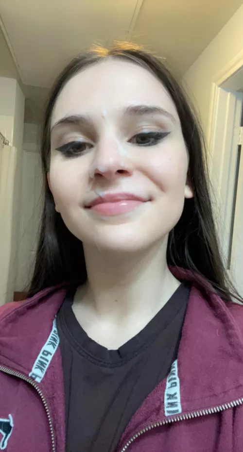 I always smile when there’s cum on my face 🤤