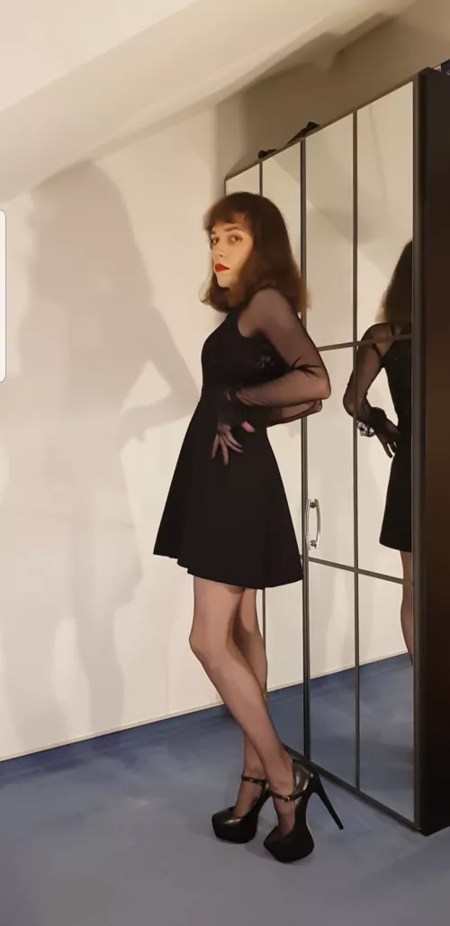 I cut my own hair, first time I have bangs in my life :)