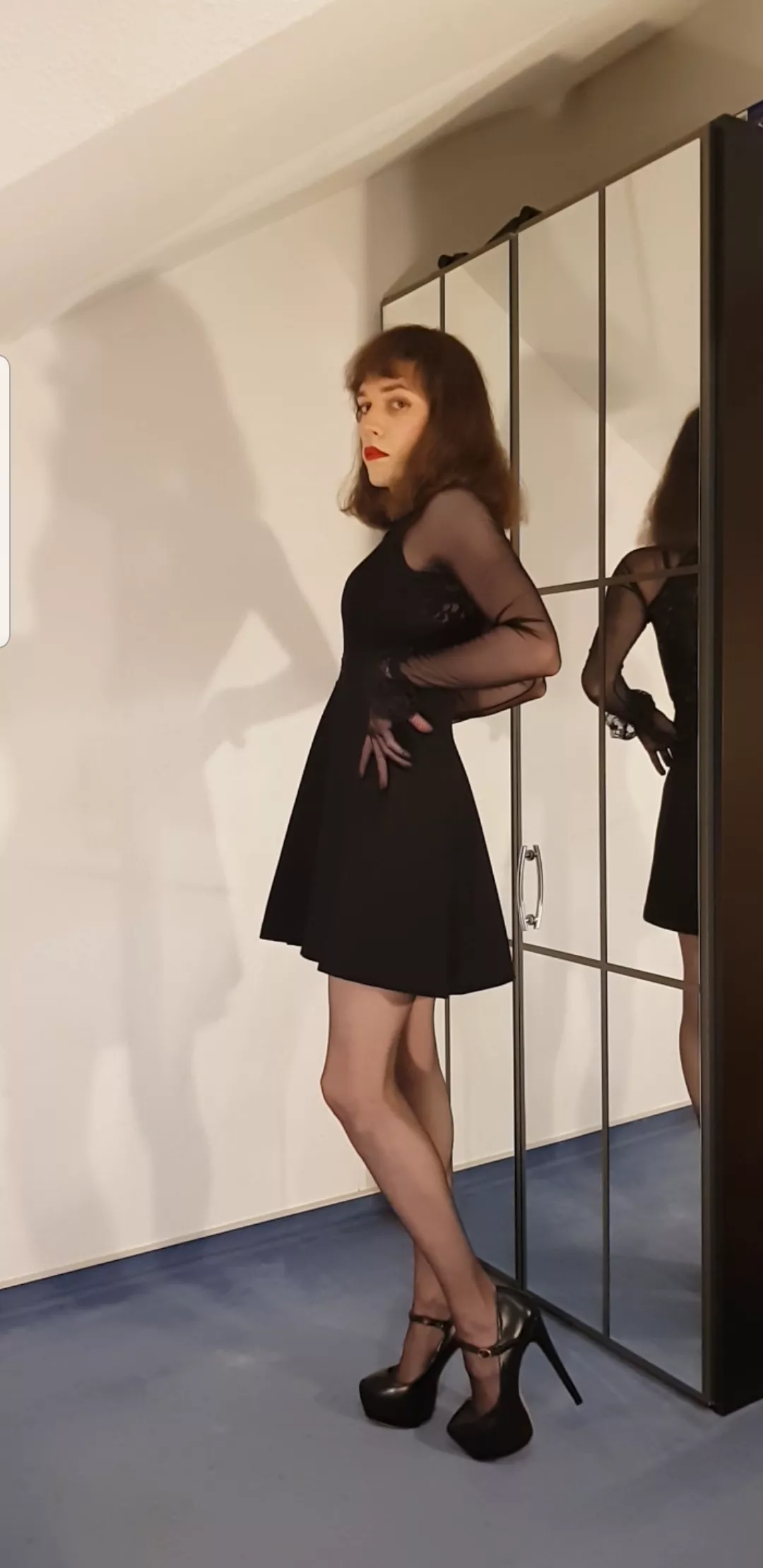 I cut my own hair, first time I have bangs in my life :)