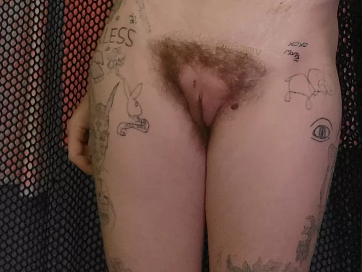 I love seeing my fat lips and bush in the mirror