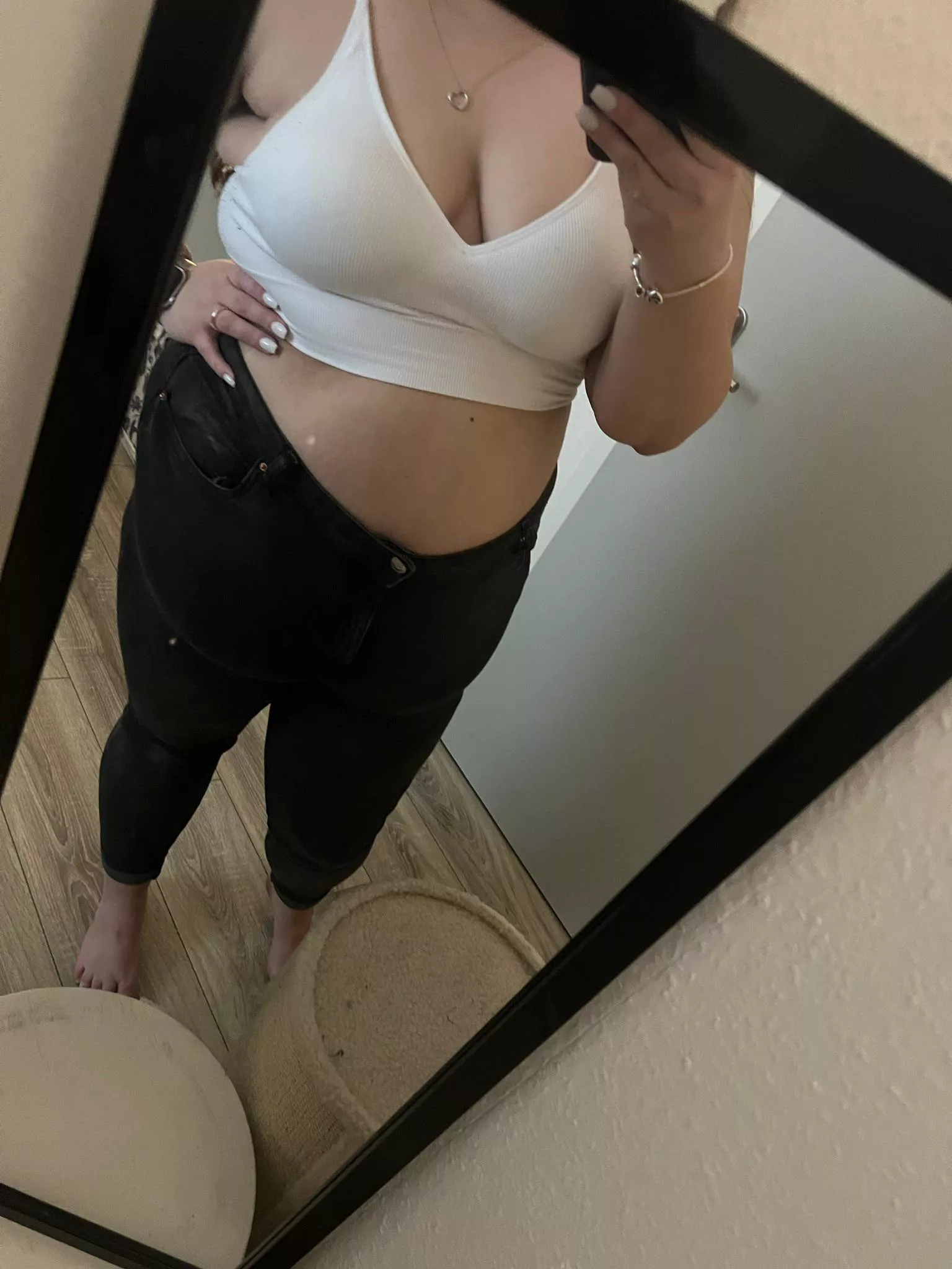 I’m a Pretty Chubby girl and I love to feel your warm cum inside me💦🔥