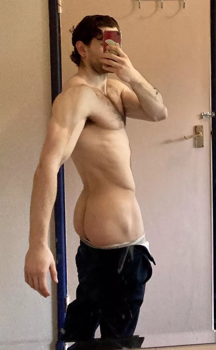 It takes some effort to show off glute gains and chest fur in the same pic