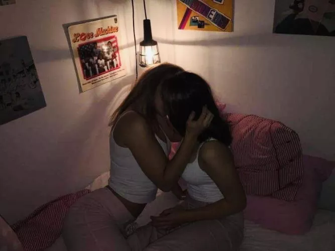 just 2 besties learning for the final exams