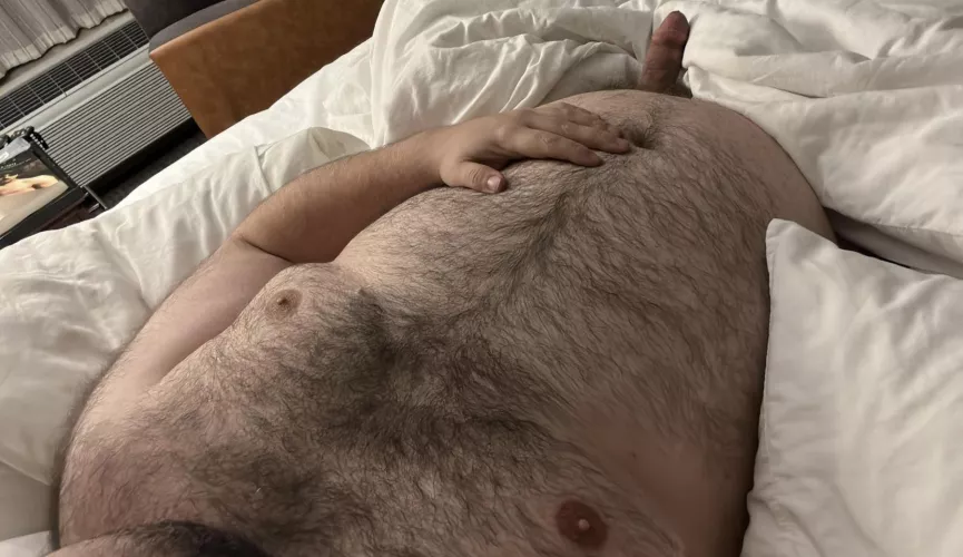 love lying in bed naked 😍 wish i wasn’t alone in it though