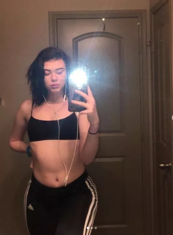 Loyal cucks/shrimps Groupchat with my 3 girls and buttplug ready for you!😈Sna🅿️chat houseofkitty 🫶🏻