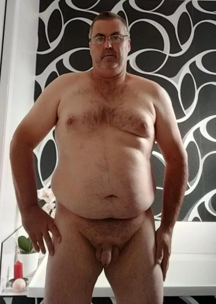 M 53 90 kg 5'5 nervous showing full nude