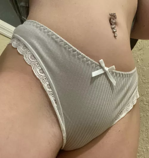 My belly button needs your tongue 👅