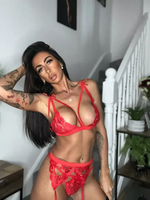 Naughty milf ready to serve you.