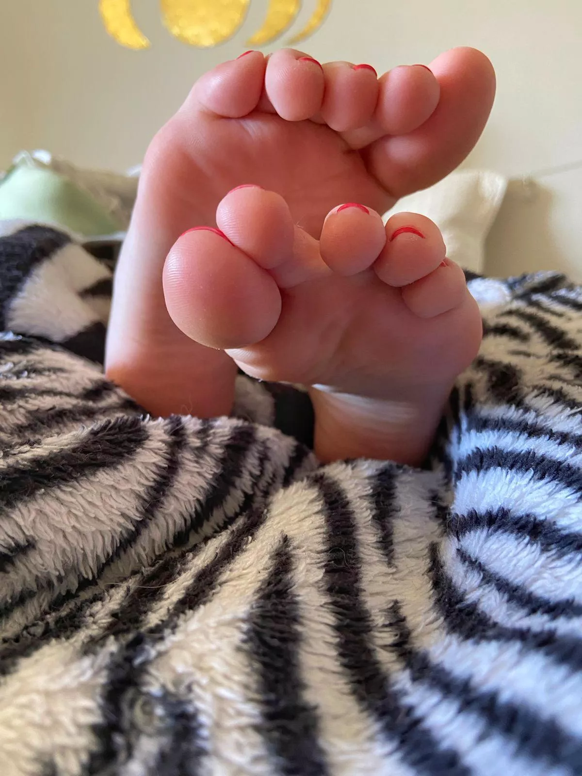 Only real men suck their girls' toes