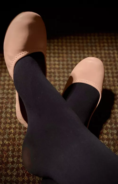 Opaque black tights today to ward off the cold. I like this combination