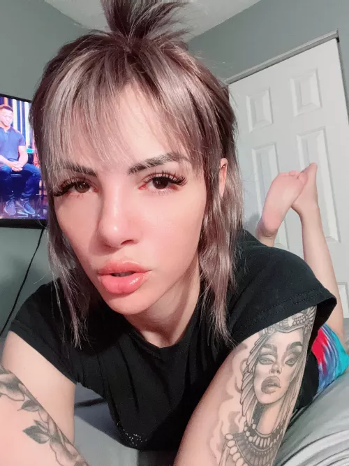 rainy days call for you getting on your knees and licking and sucking your queen 👑