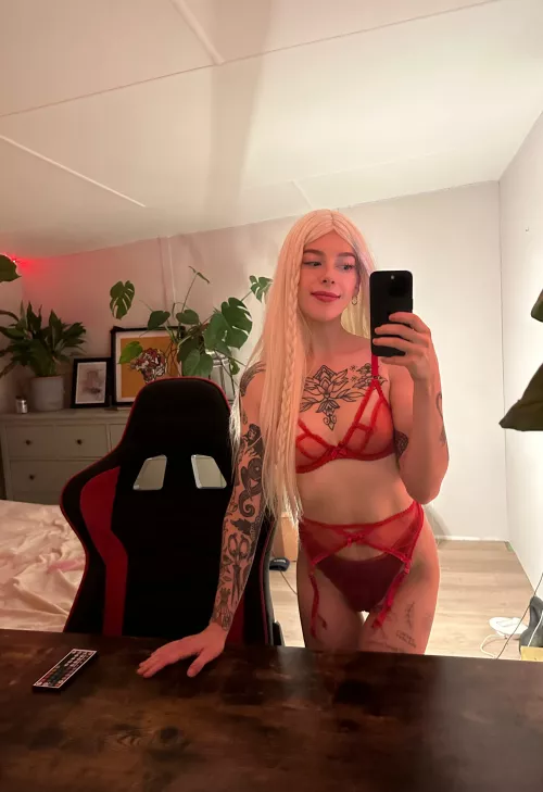 Say hey if you'd fuck me ;)