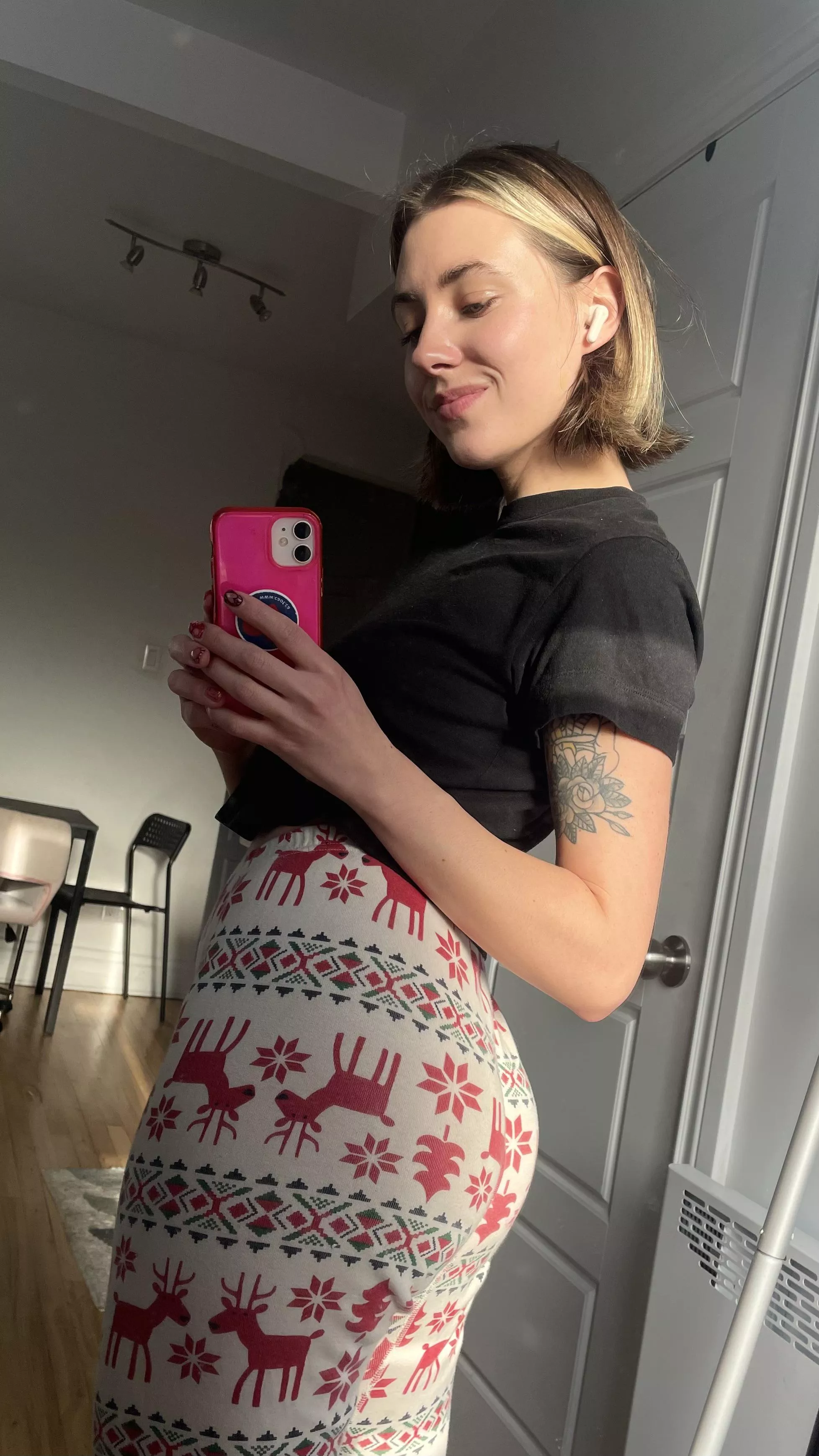 Seasons greetings 😇 (F)