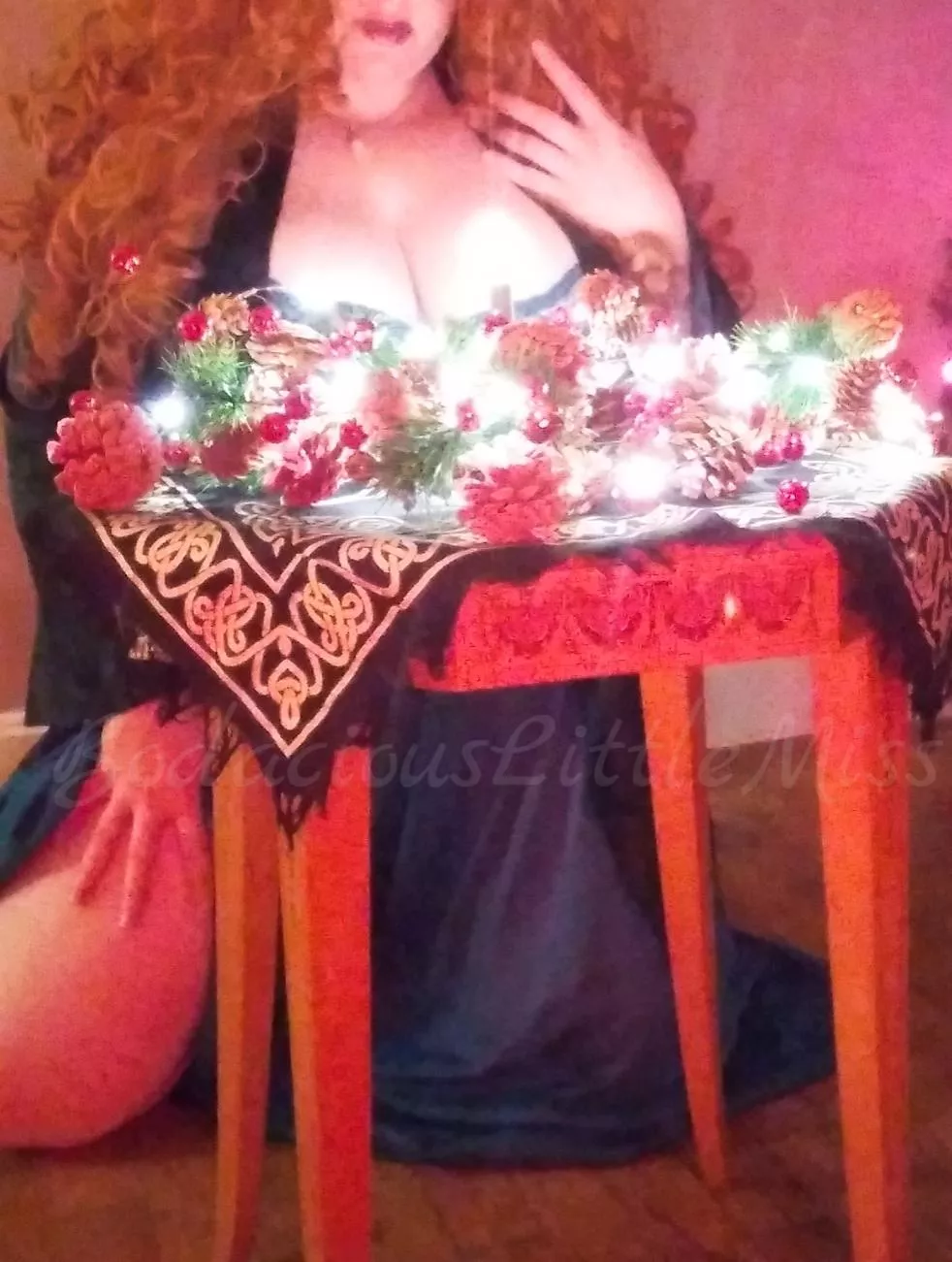 [Selling] Holiday specials available through Jan 1st! * Fetish Items * GFE * Digital Content!