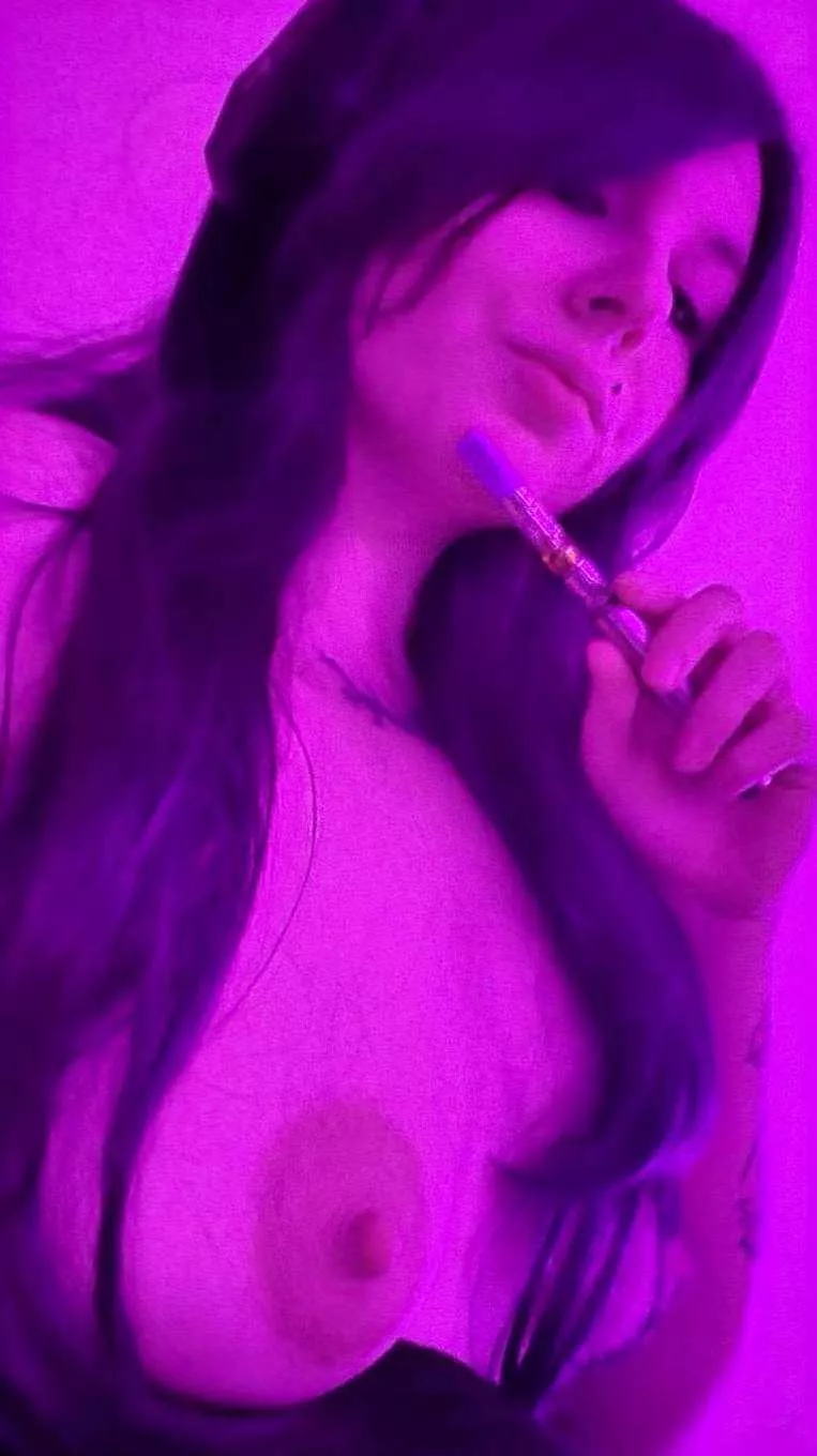 smoking and fortnite before daddy gets home to play