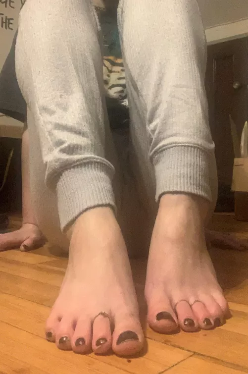 Suckable toe rings