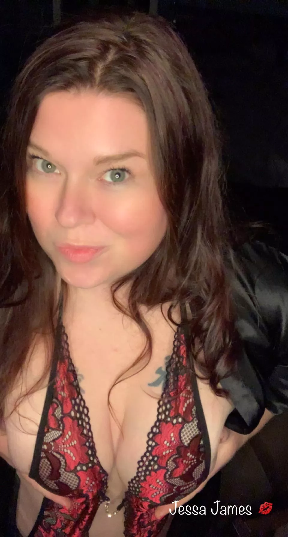 This Milf just got put on the naughty list 😈