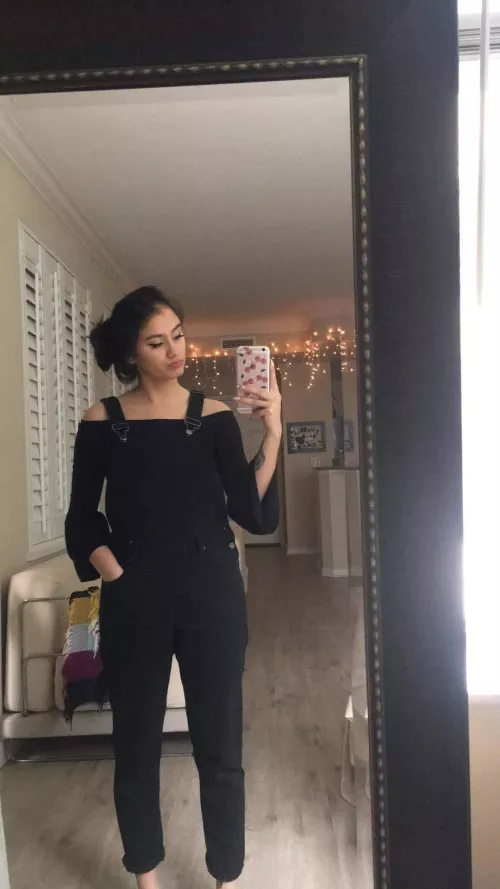 wanna bust a fat nut to her nudes? upvote and dm