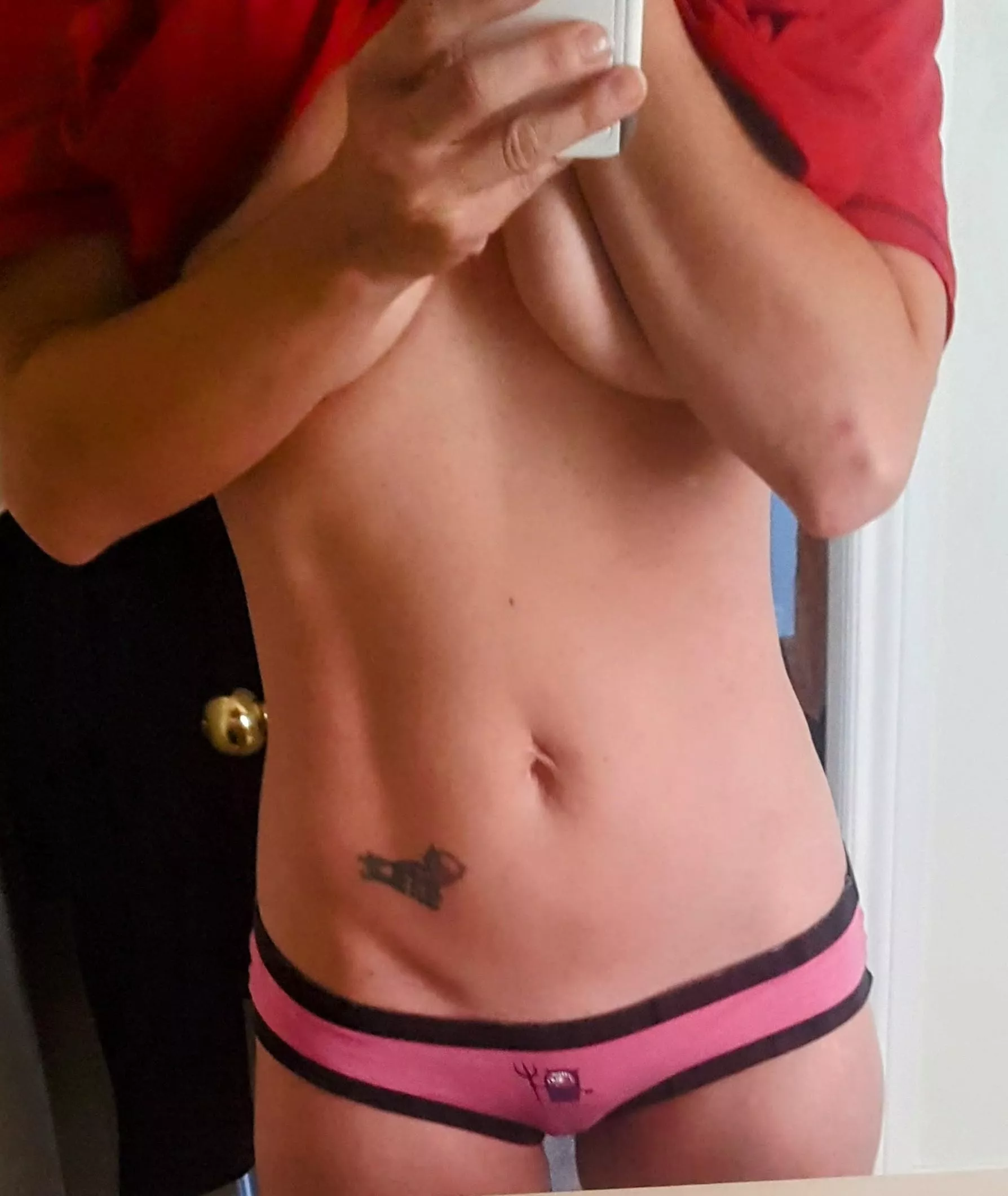 want to? 😜😜 (f)(46)(couple)(fit)(MILF)(fuckable)(tight)(mom)(pink)