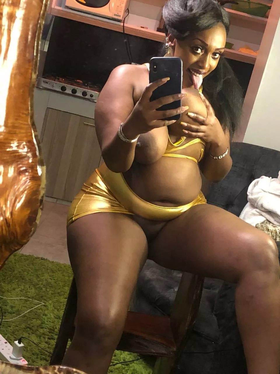 Where are all my milf lovers at? 💋