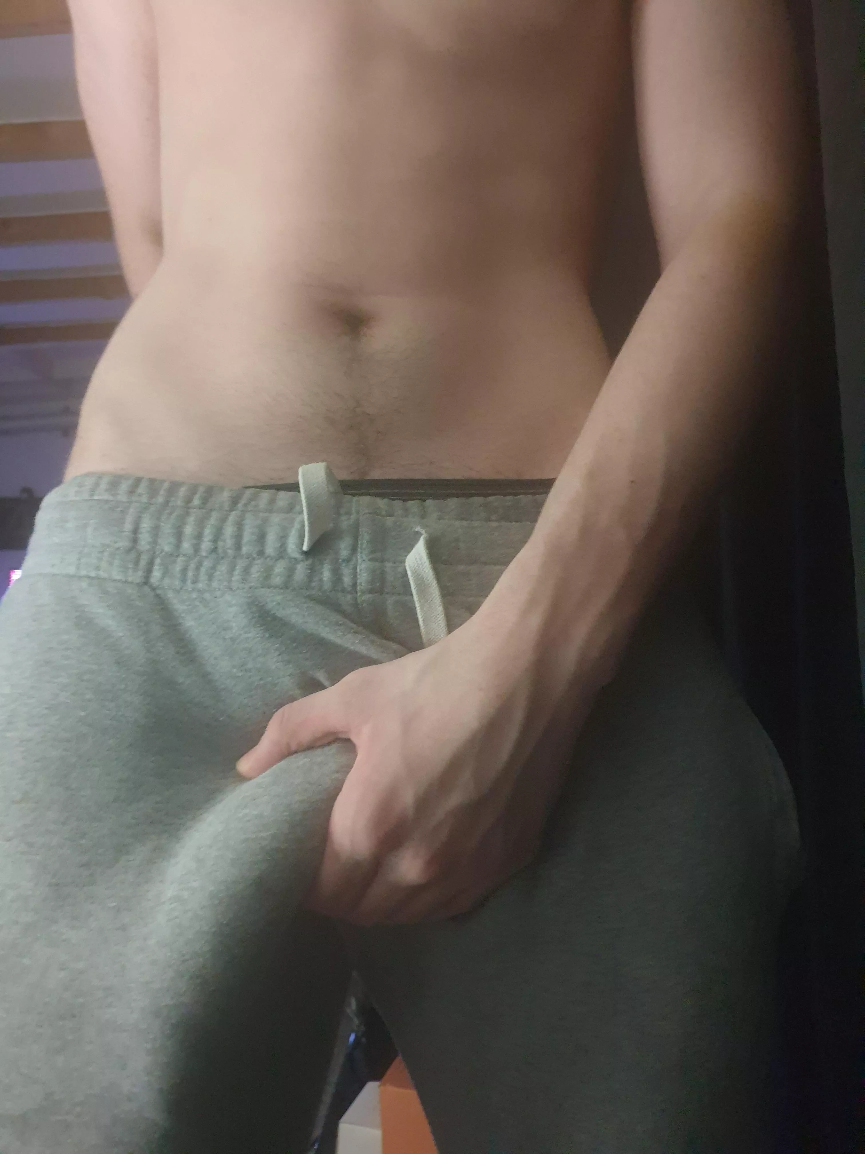 Who doesnt like grey sweats :p