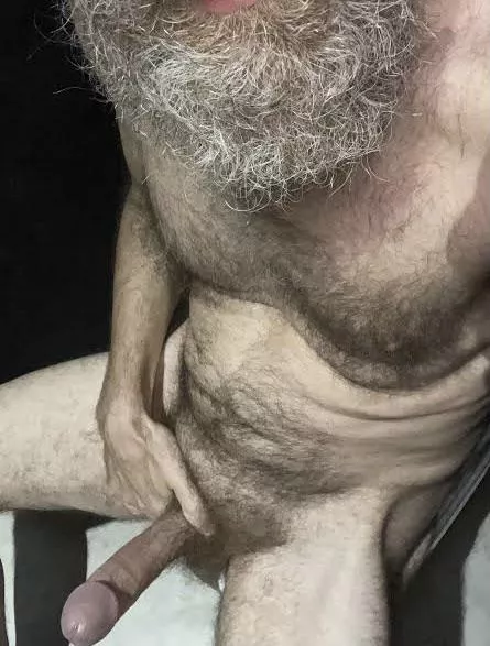Who likes daddy’s beard?