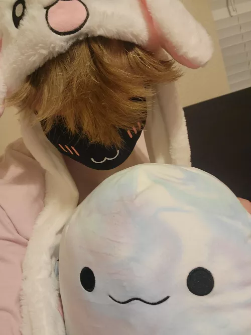 Who wants to cuddle .z.