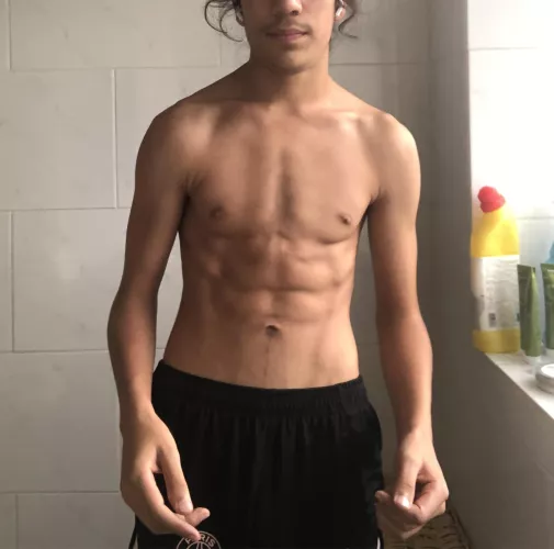 18 M London looking for a big daddy