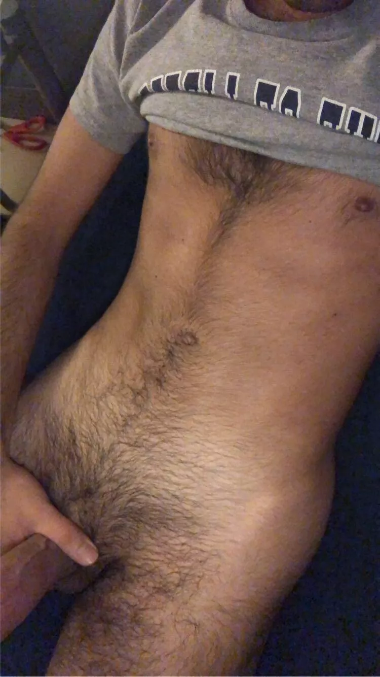 20 hairy skinny guy. skinny/fit guys with nice cock hmu. snap: emcp75