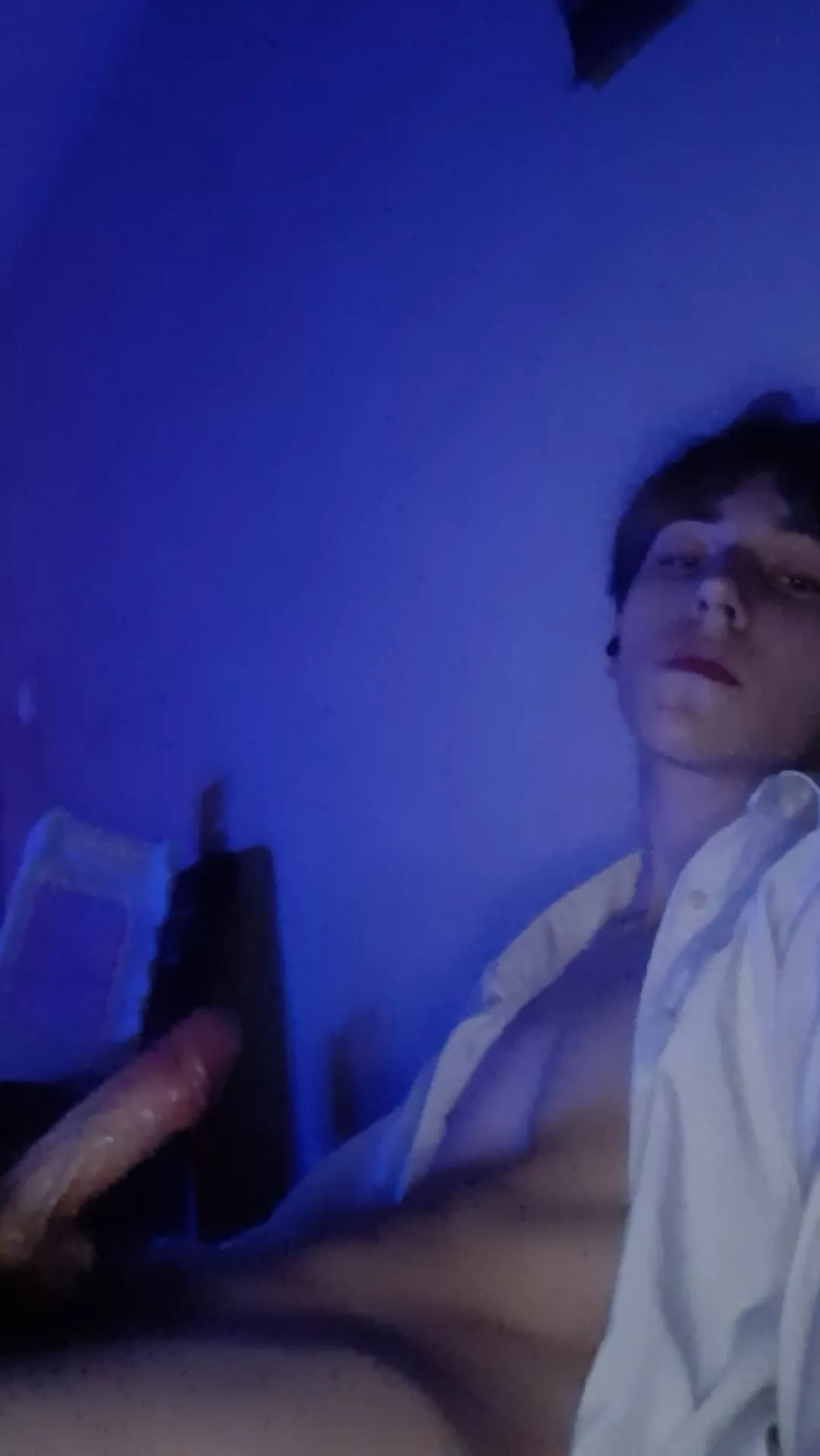 20 looking for cute hung guys hmu @divuhj