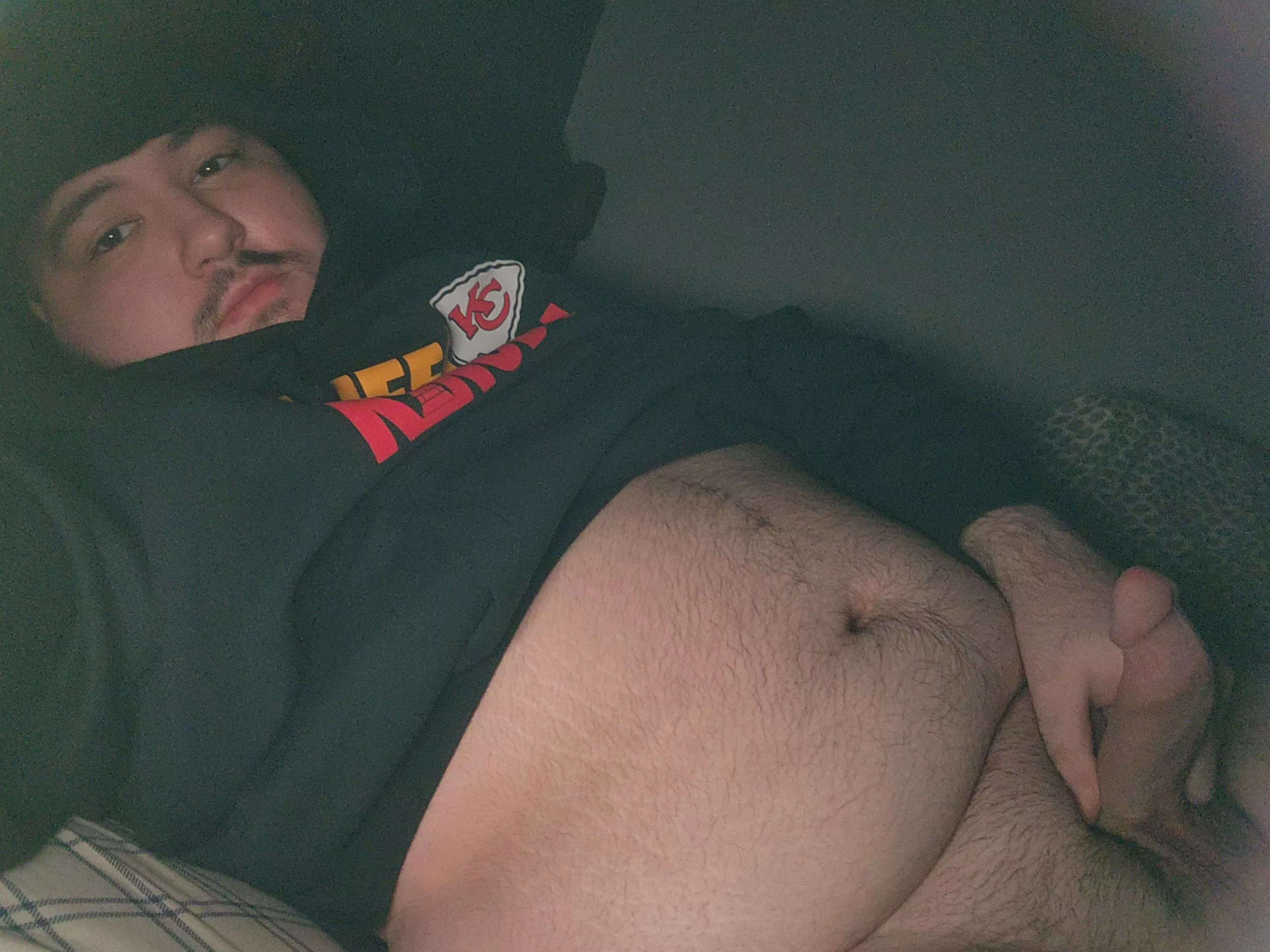 [21] I can help keep you warm😏