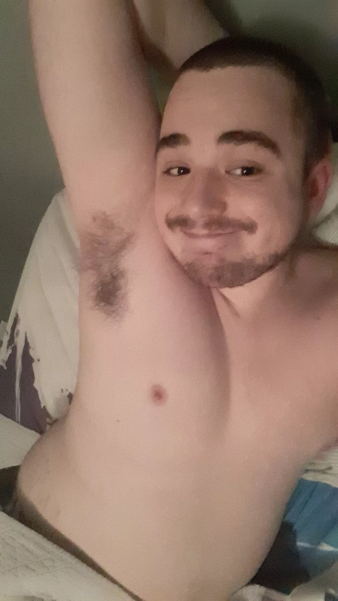 22 us looking to create a snapchat group chat hmu 21 plus (pic for attention)