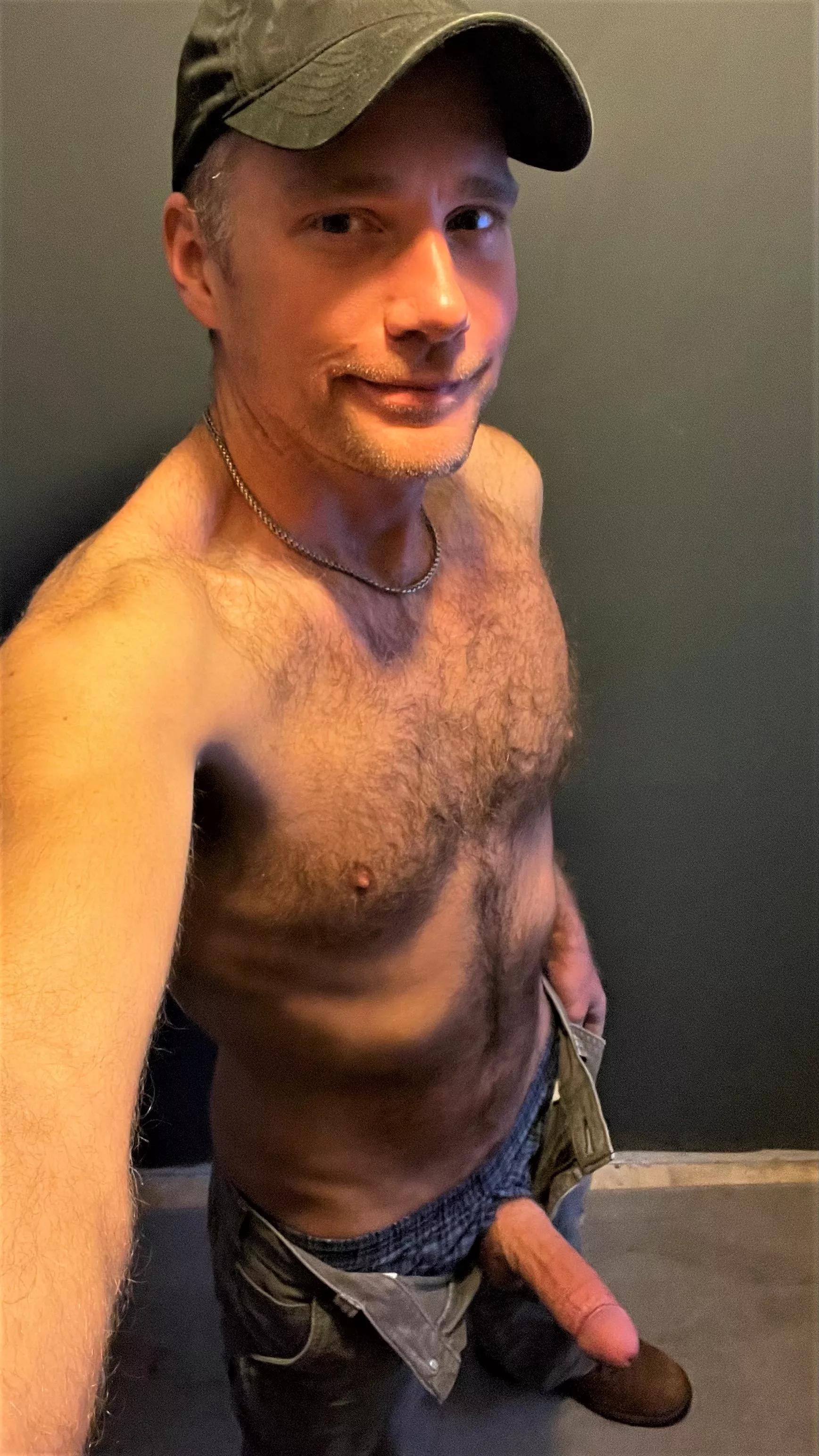 (42) I have three day weekend and no plans. Come on over and let's have some fun.