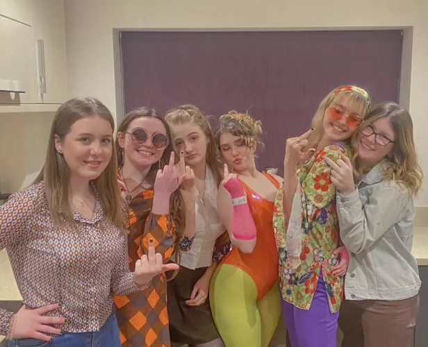 6 girls from a house party