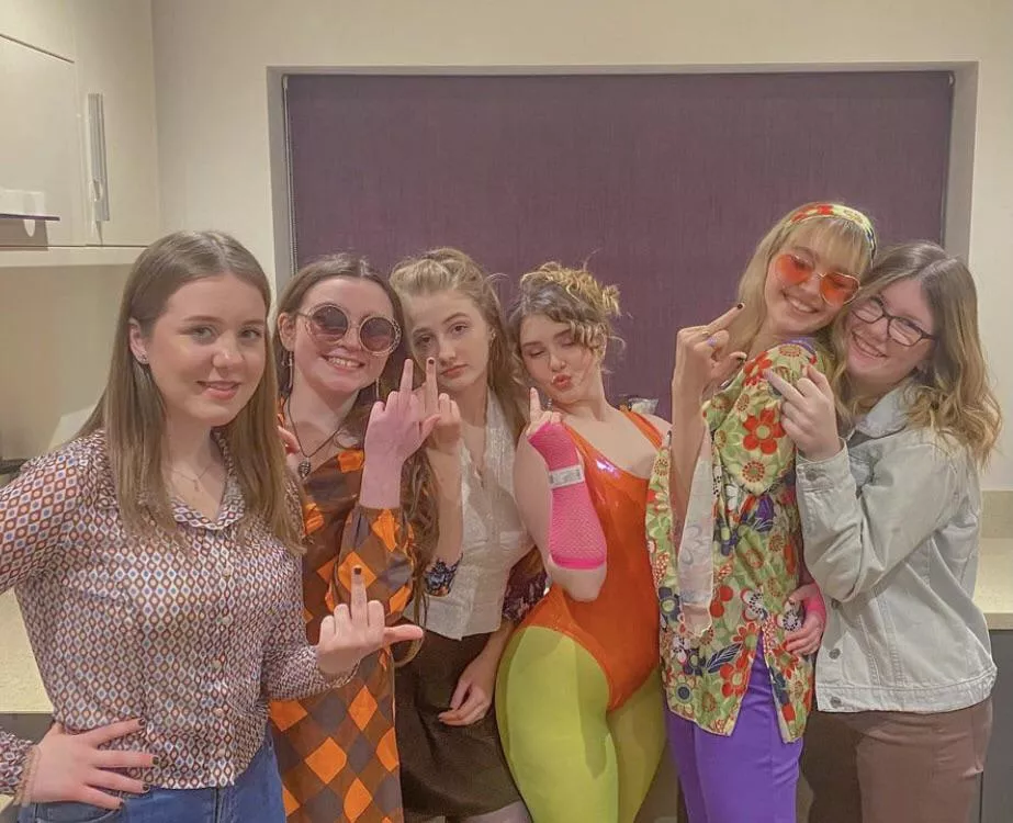 6 girls from a house party